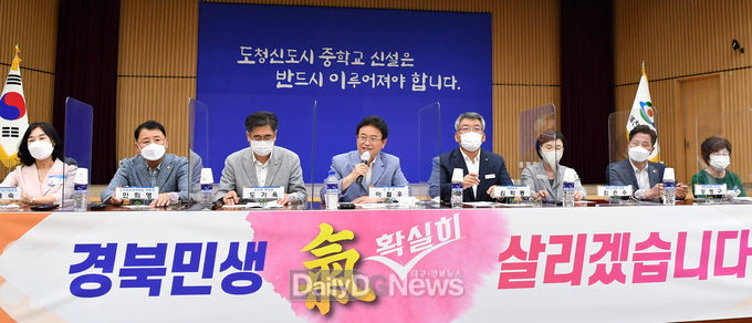 경상북도가 7월 22일 예천군청 회의실에서 열아홉 번째 ‘새바람 행복버스 현장 간담회’를 개최하고 있다.