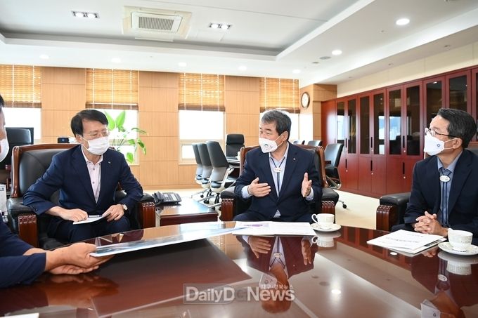 김충섭 김천시장, 한국교통안전공단 본사 방문 총합 1,100억 대 지역 역점사업 중간점검