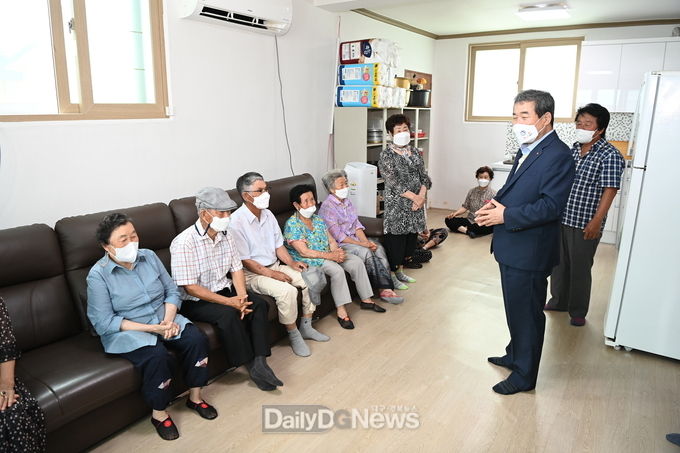 김충섭 시장,‘폭염대비 무더위 쉼터 경로당’현장 방문
