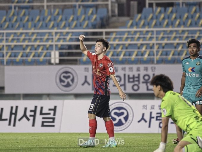김천상무 박상혁 사진 왼쪽