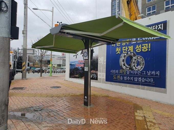 폭염 속 시민편의를 위해 스마트그늘막을 설치했다