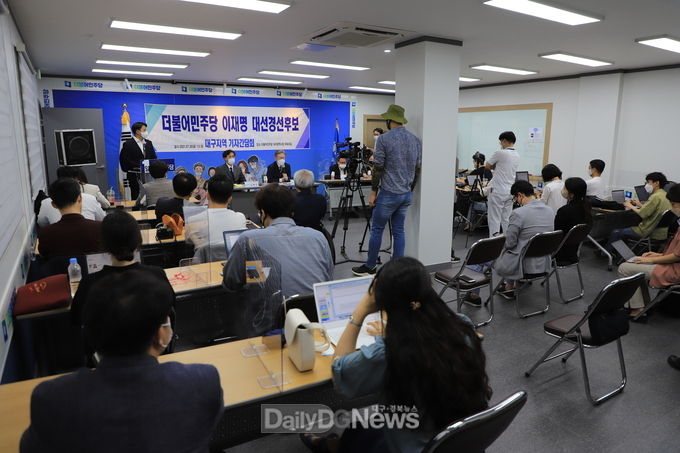 이재명 더불어민주당 대통령 선거 경선 후보자 대구지역 기자간담회 모습. (사진=이준호 기자)