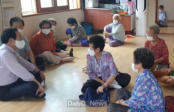 김주수 의성군수 경로당 방문