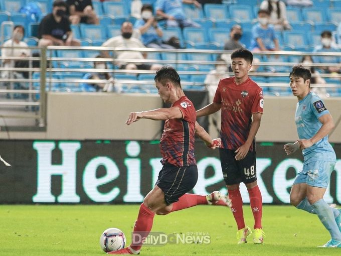 김천상무프로축구단 경기 장면