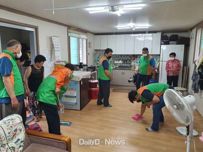 경산시 진량읍, 관내 경로당 청소 및 방역 실시