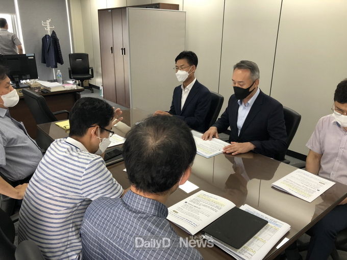 김병삼 포항부시장, 촉발지진 진상조사 결과에 대해 강력히 항의