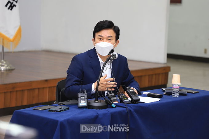 원희룡 국민의힘 대권주자가 19일 대구를 방문해 기자간담회를 가지고 있다.. (사진=이준호 기자) 