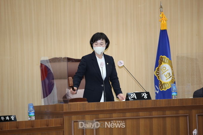 사진은 예천군의회 임시회 개회 전경