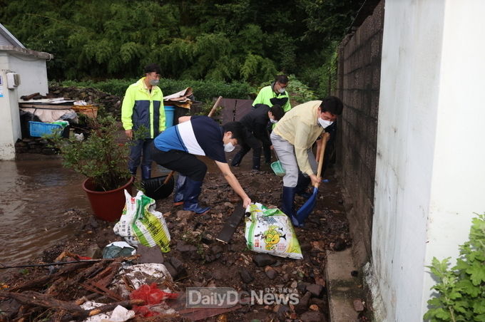  제12호 태풍 오마이스 영향으로 포항 곳곳 피해 발생