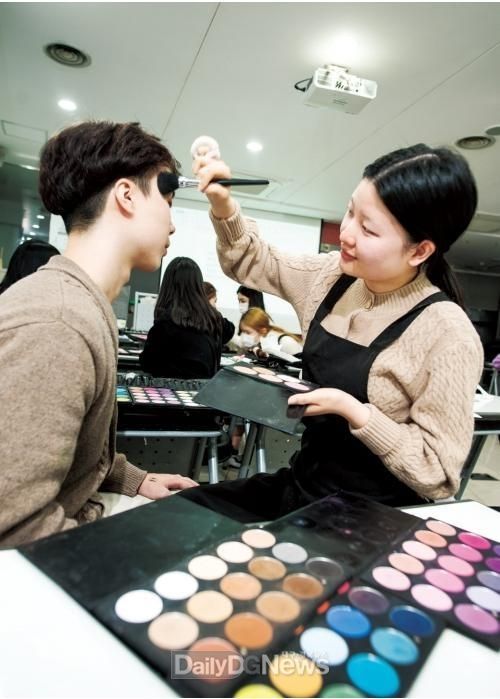 대구보건대학교 뷰티코디네이션과 모습. (사진=대구보건대 제공)