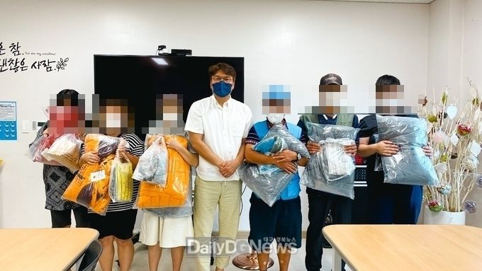 ㈜영원무역, 의성군장애인보호작업장에 의류 후원