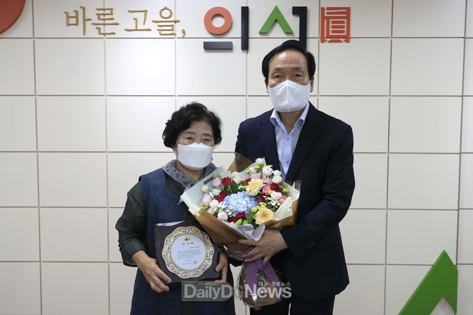 의성군, 故손진국 사장 성냥공장 기증에 대한 감사패 수여
