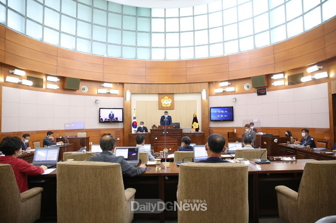 봉화군의회가 2021년도 하반기 첫 임시회를 개회했다