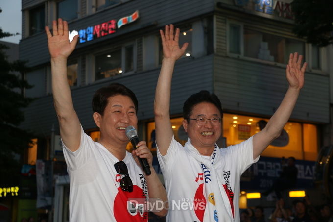 ‘2019 대구컬러풀페스티벌’ 개막식 권영진 대구시장과 이철우 경북지사 모습. (사진=이준호 기자)