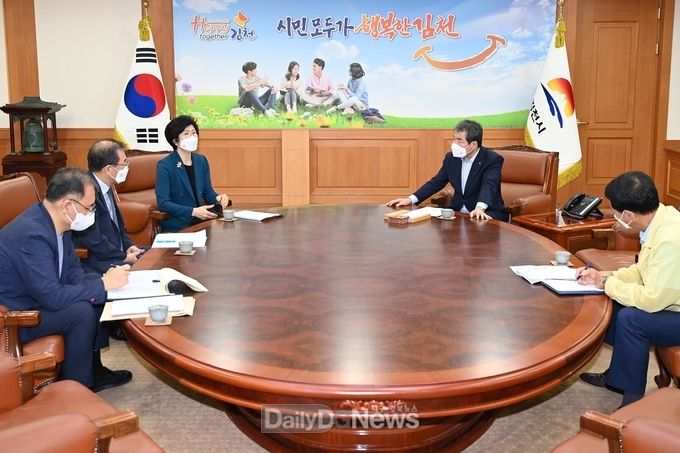 김충섭 시장, 윤옥현 김천大 총장 면담