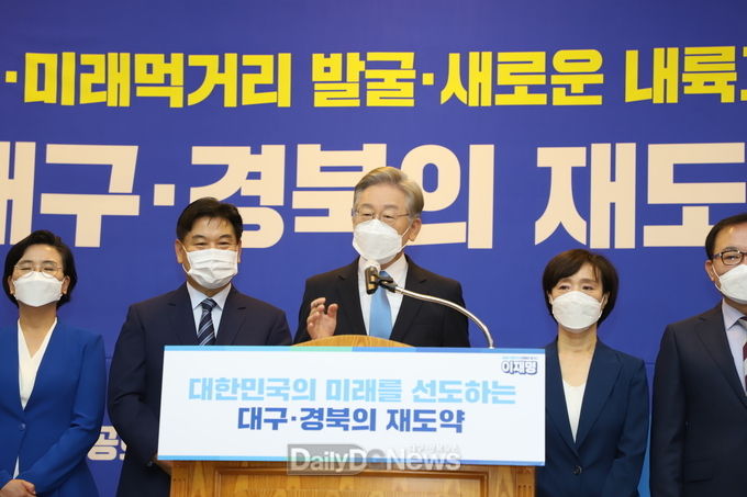 이재명 더불어민주당 대선 예비 후보가 5일 대구 상공회의소에서 대구·경북지역 공약을 발표하고 있다. (사진=이준호 기자)