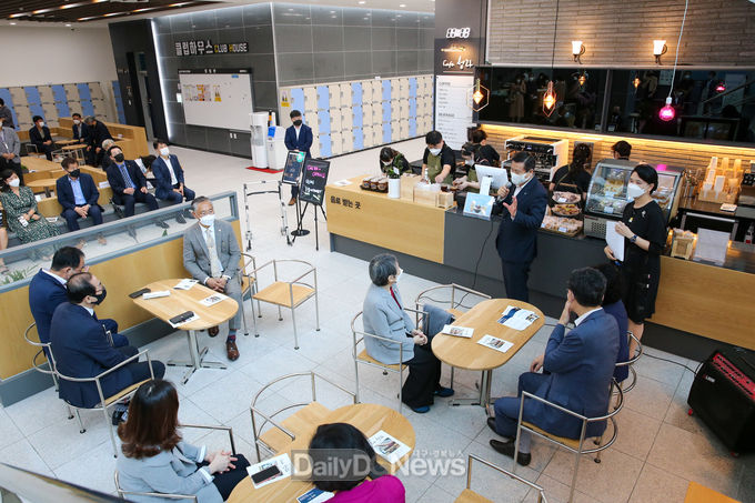 대구 중구청 발달장애인과 함께 하는 '카페 청라' 개소식 모습. (사진=중구청 제공)