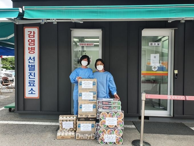 봉화군의사회가 선별진료소 의료진을 위로하기 위해 라면과 커피 등을 전달했다
