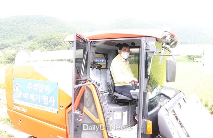 (사)한국쌀전업농경주시연합회, 추석맞이 벼베기 행사 개최