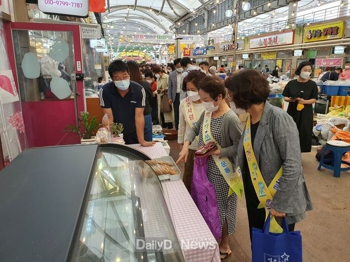 성주군 여성단체협의회, 추석맞이 전통시장 장보기 행사 실시