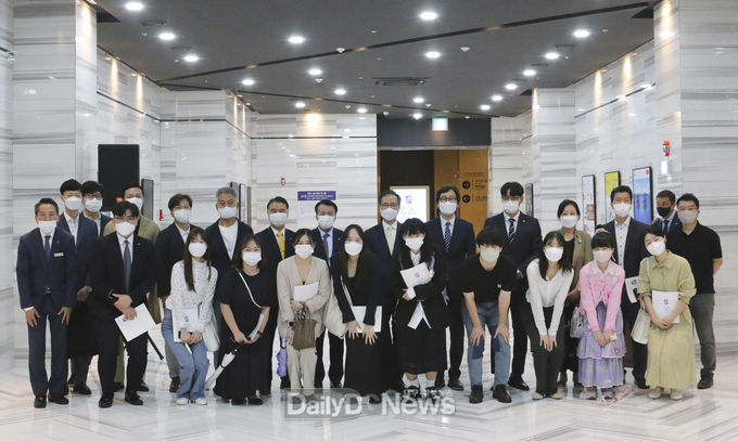 계명대학교 미술대학 희망 나눔 특별 전시회 ‘컬러풀 크리에이션' 전시회 개회식 모습. (사진=계명대 제공)