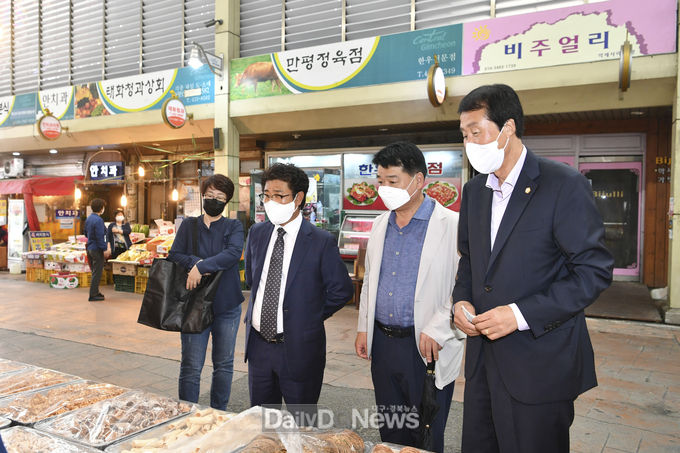 김천시의회, 추석맞이 전통시장 장보기 행사 전개