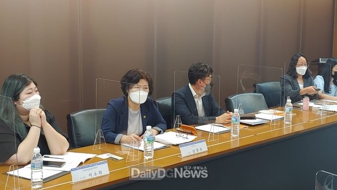 남영숙 도의원(사진 왼쪽에서 두번째), 대통령 직속 농어업․농어촌 특별위원회 주최 토론회 참석
