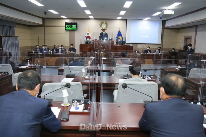 상주시의회 임시회 장면