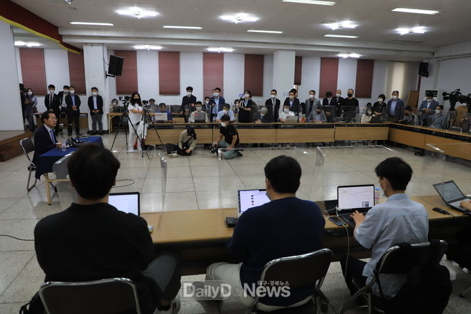 10일 국민의힘 대구시당에서 열린 홍준표 국민의힘 대선 경선 후보 기자간담회 모습. (사진=이준호 기자)