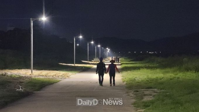 속구미~대홍맨션 감천 산책로 조명시설 설치