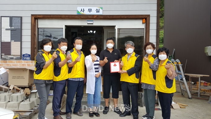 군위읍 지역사회보장협의체, 착한가게 현판 전달