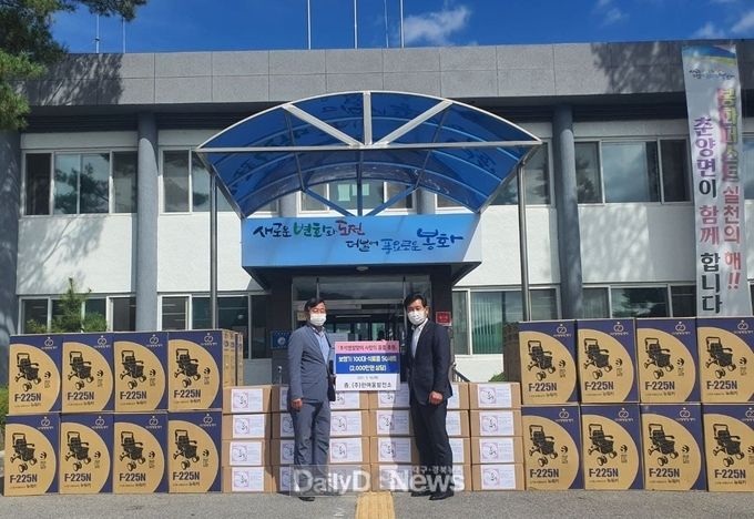 (주)한여울이 춘양면 취약계층을 위해 보행보조기 100대와 식료품 50세트를 기부했다