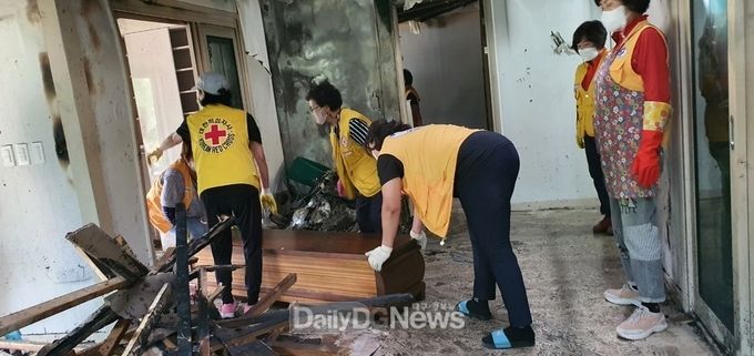군위군 의흥면 적십자봉사회, 주택화재 피해 가구 봉사활동