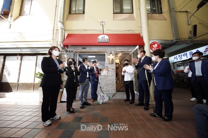 상주시, 전통시장 청년상인 육성사업 개업 점포 현판식 개최