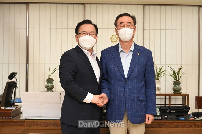 장세용 구미시장( 사진 오른쪽), 김부겸 국무총리 면담