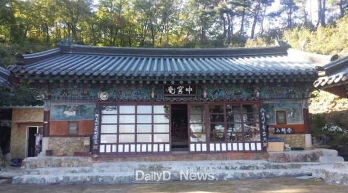 소실 전 중궁암 대웅전