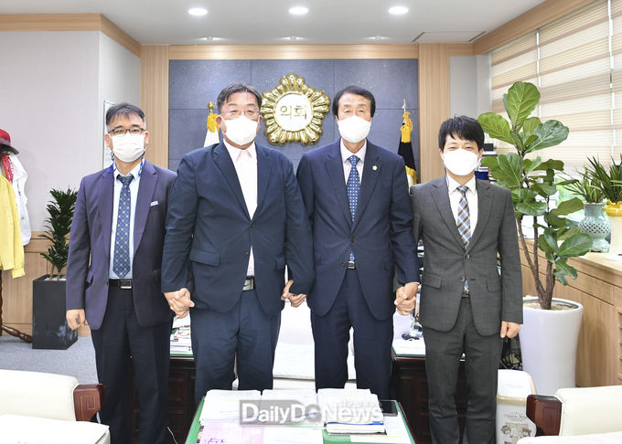 김천시의회 이우청 의장, 경북보건대학교 이은직 총장과 면담