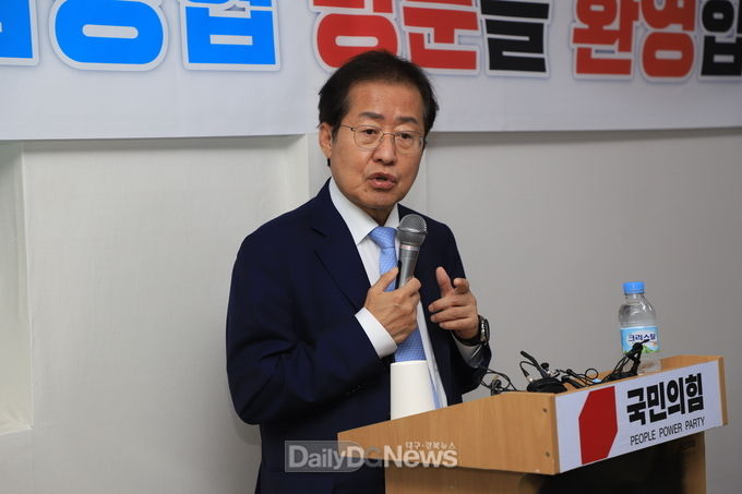 홍준표 국민의힘 대선 경선 후보가 30일 대구 수성갑 당원협의회를 방문해 지지를 호소하고 있다. (사진=이준호 기자)