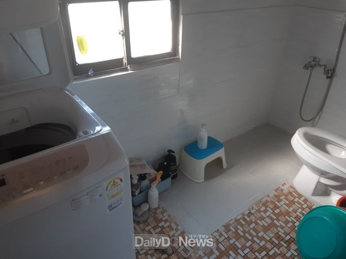 성주군 모란봉사단 회장, 재능기부로 저소득층에 실내 화장실 제공