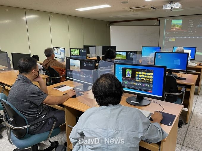 정보화교육에 참여하고 있는 봉화군민
