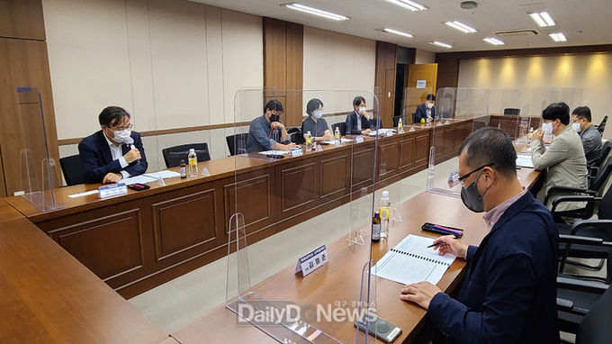 계명대학교와 홍석준 의원이 함께 개최한 ‘성서지역 메가 프로젝트 중장기 발전 정책 과제 발굴’ 간담회 모습. (사진=계명대 제공)