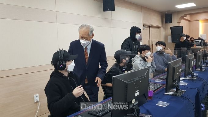 2부행사 e-sports대회 총장님 방문