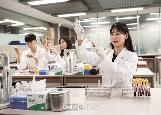 대구보건대학교 임상병리과는 1만여 명의 졸업생을 배출한 보건 계열의 전통과 역량을 갖춘 오랜 역사의 명문 학과다. (사진=대구보건대 제공)
