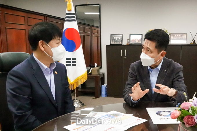 구윤철 국무조정실장 만나 협조 부탁