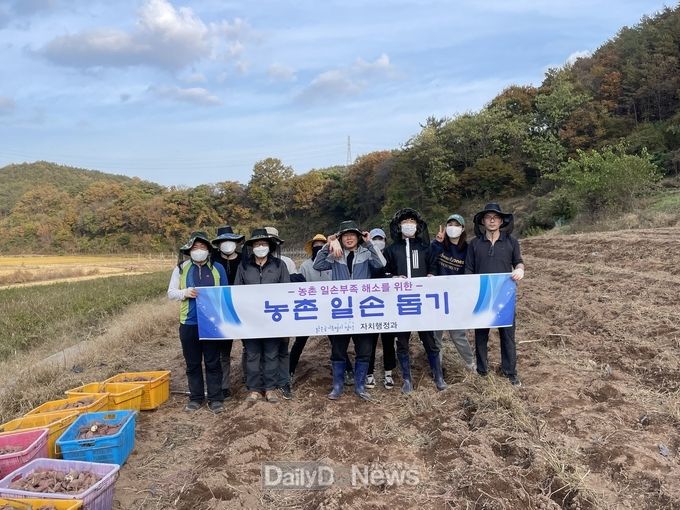 영덕군 직원들, 수확의 보람 깨달으며 현장행정 실천