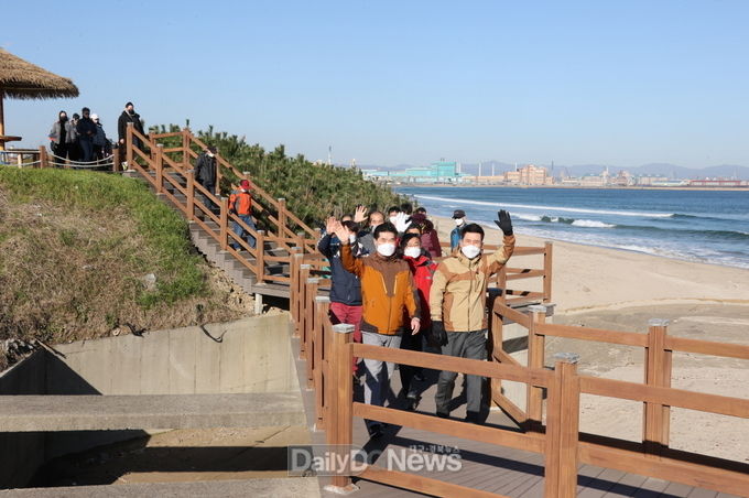 일상으로 돌아가는 발걸음 호미반도 해안둘레길 걷기축제 성황리 개최
