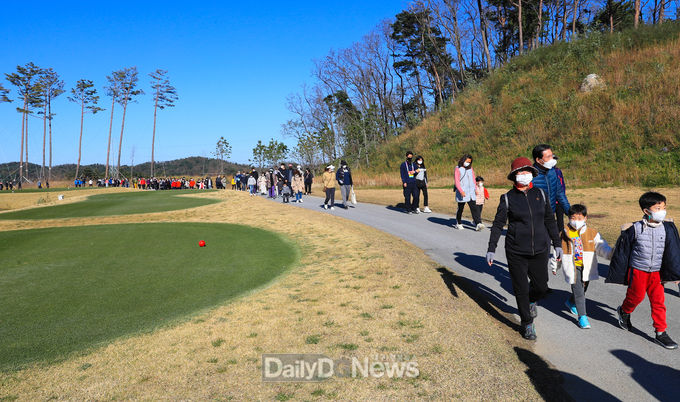 동해바다 전망 골프코스에 반하다! 위드 코로나GO 군민 힐링 걷기대회 성료