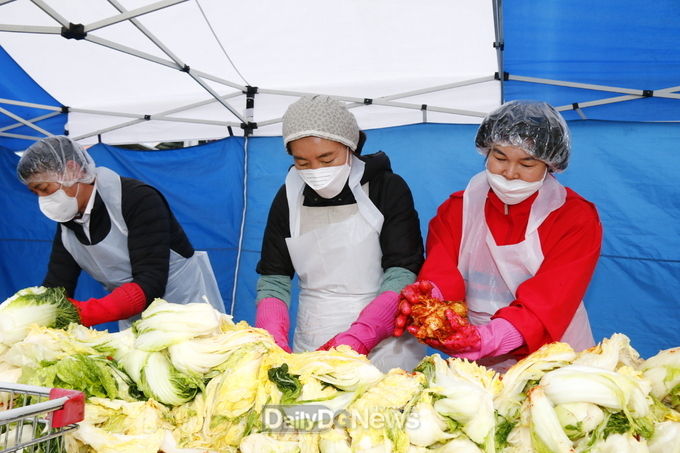 김천평화시장, 시민행복 김장나눔행사 개최