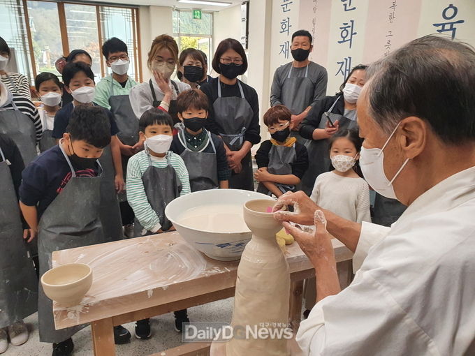문경시, “문경새재에서 ‘사기장’의 길을 걷다!” 성료