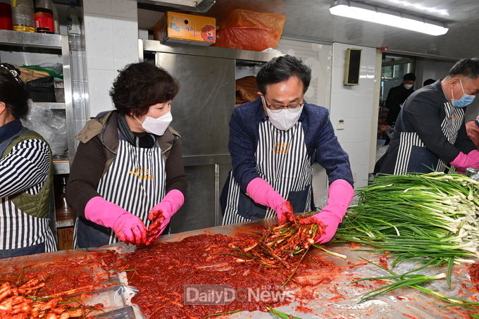 봉화군여성단체협의회, ‘사랑의 김장담그기’ 행사